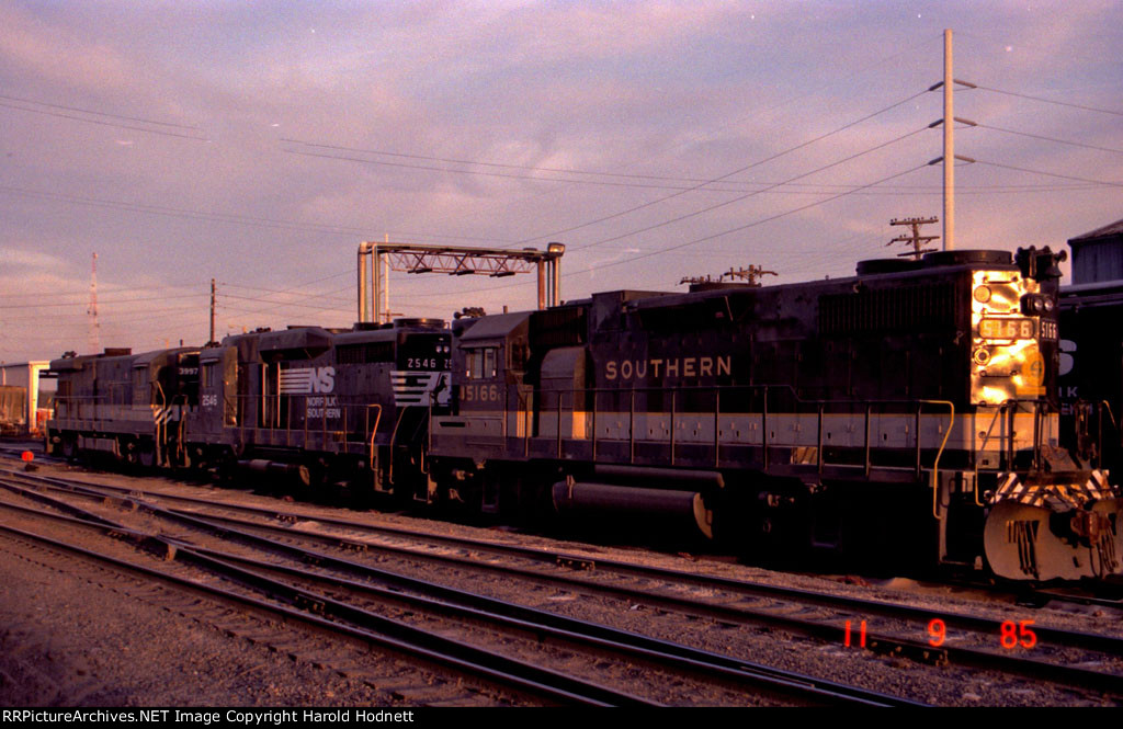 SOU 5166 and others at the fuel racks late in the afternoon